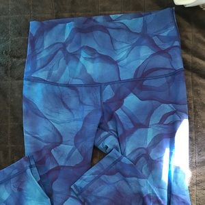 LuLulemon women’s blue pant